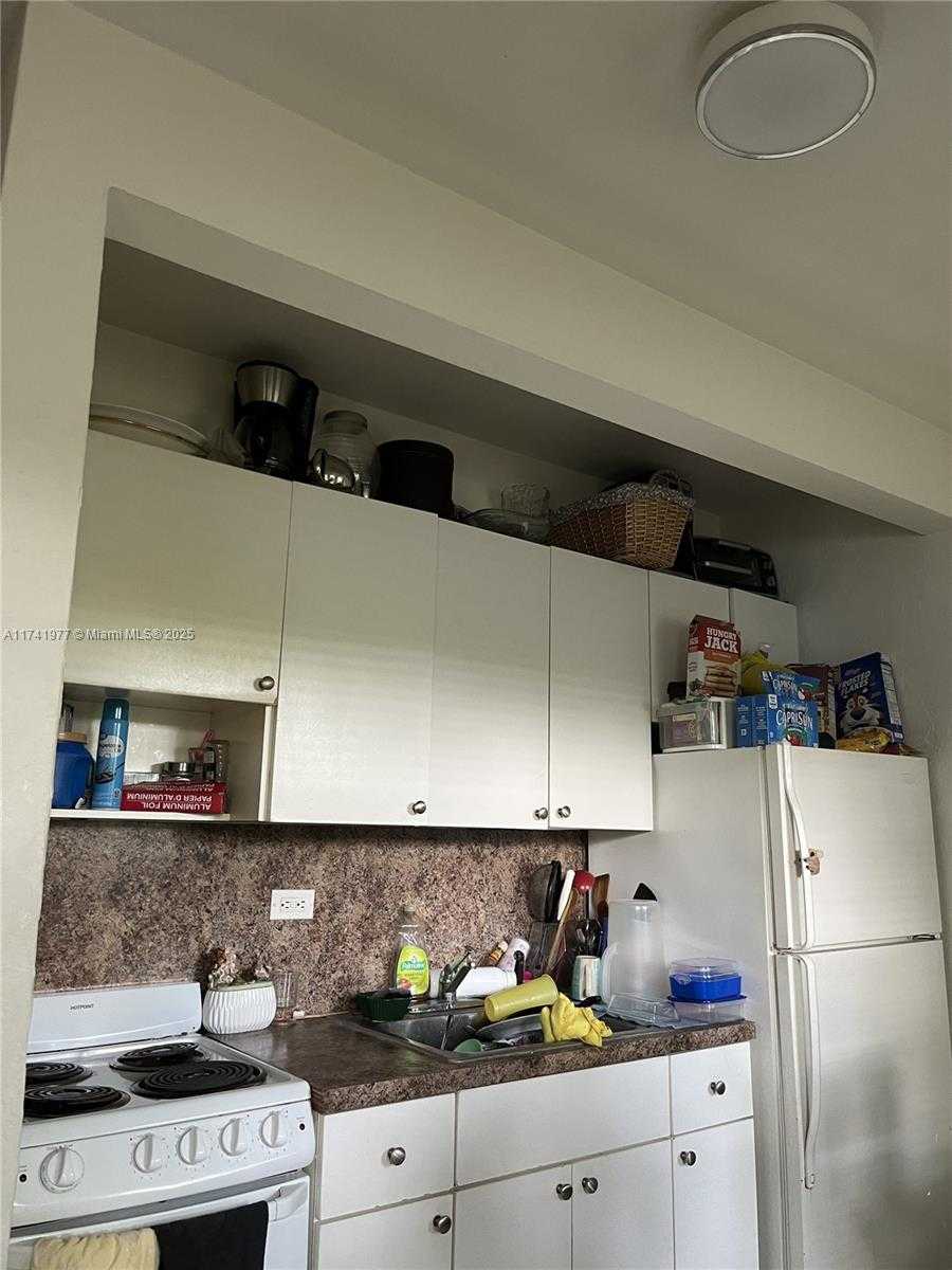 Small Image of 441 SOUTH WEST 10TH ST, Miami Number 12