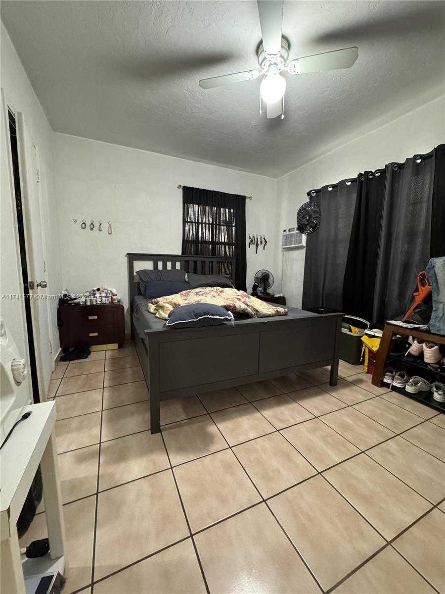 Small Image of 441 SOUTH WEST 10TH ST, Miami Number 13