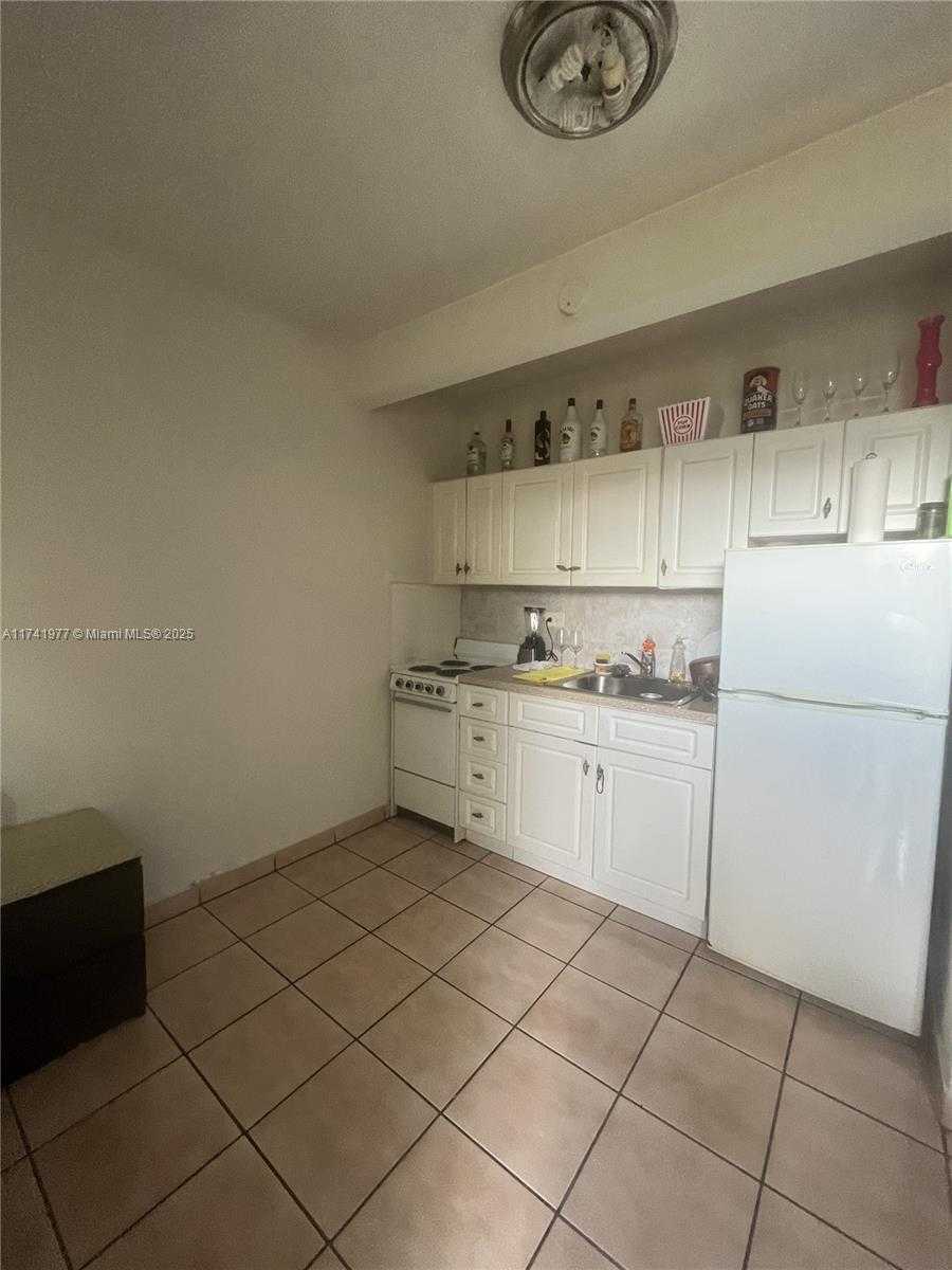 Small Image of 441 SOUTH WEST 10TH ST, Miami Number 15