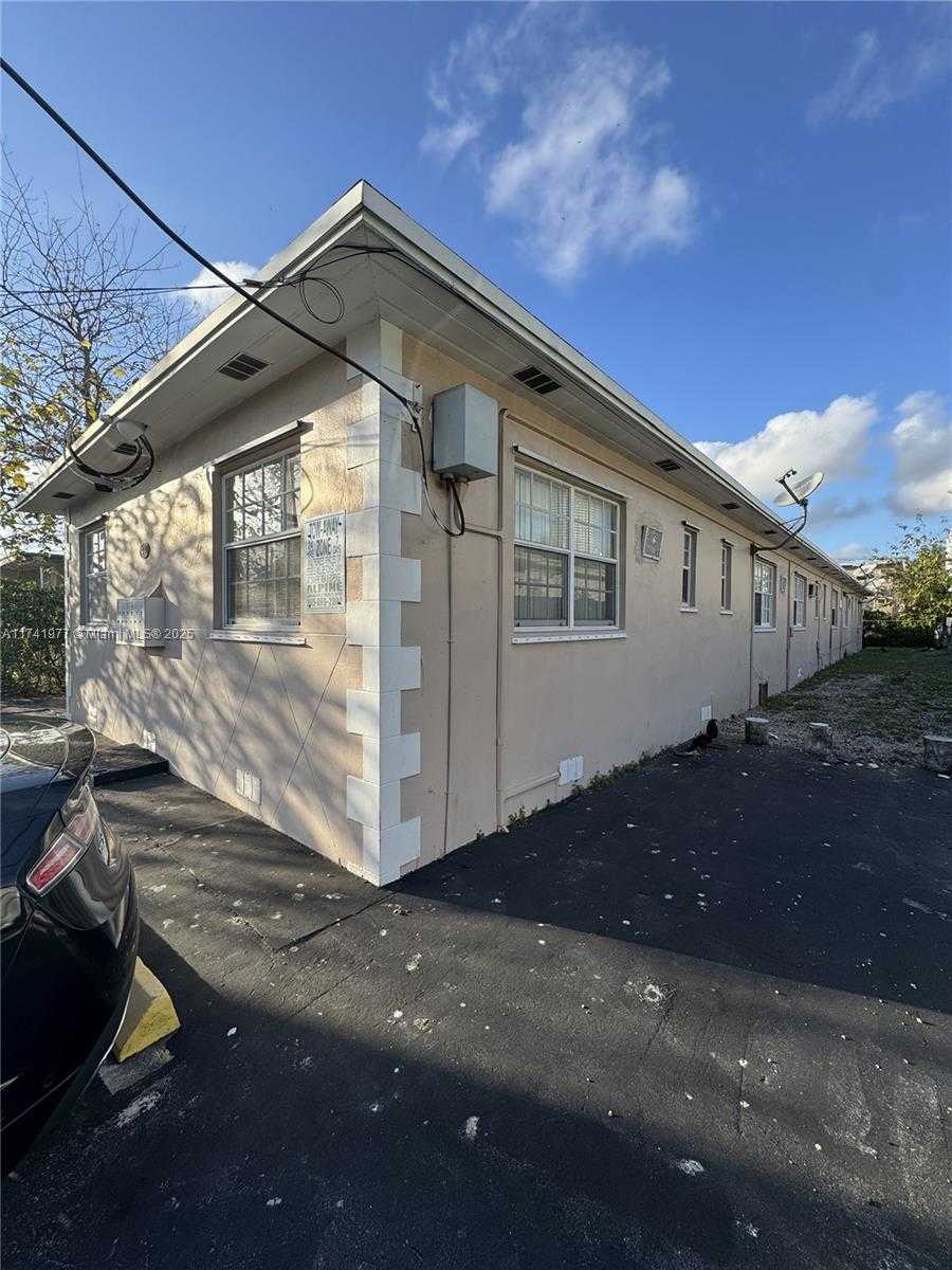 Small Image of 441 SOUTH WEST 10TH ST, Miami Number 3
