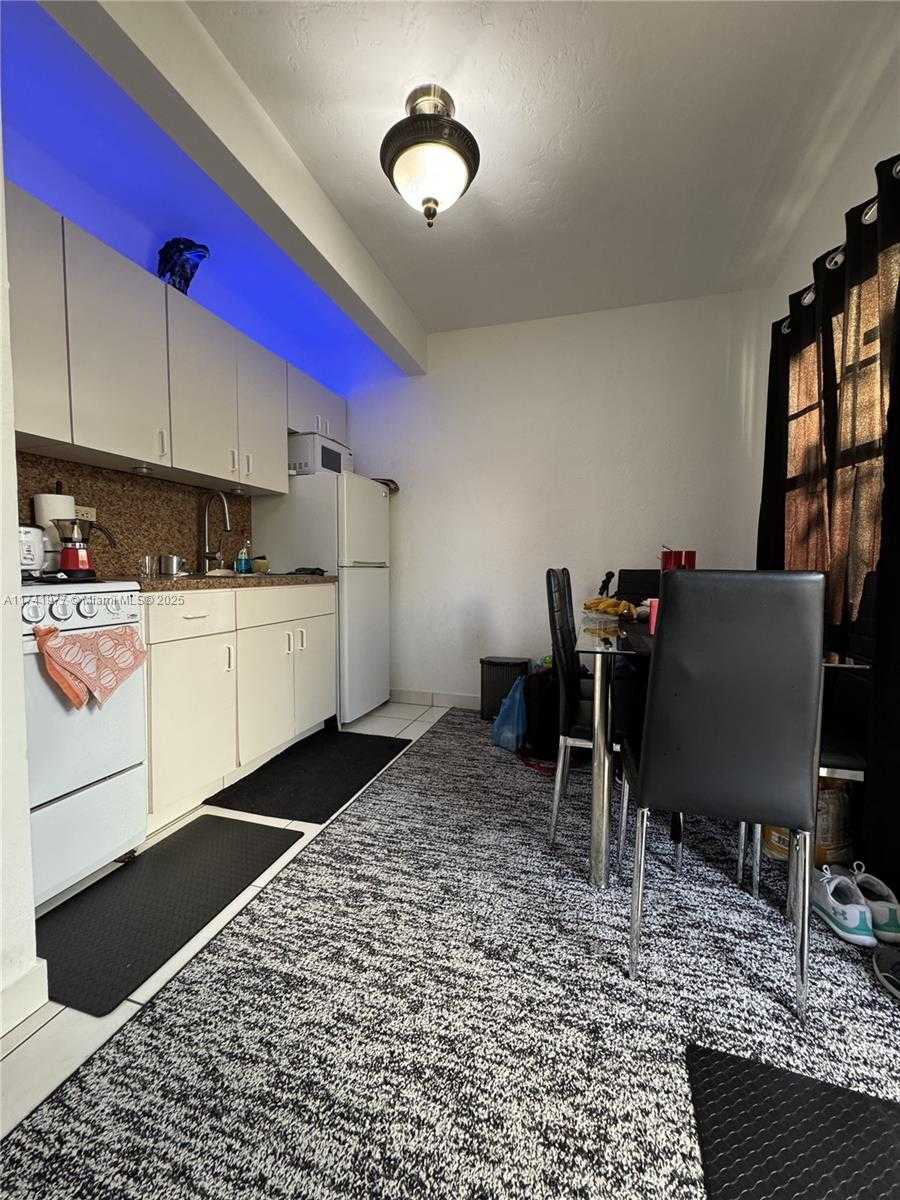 Small Image of 441 SOUTH WEST 10TH ST, Miami Number 4