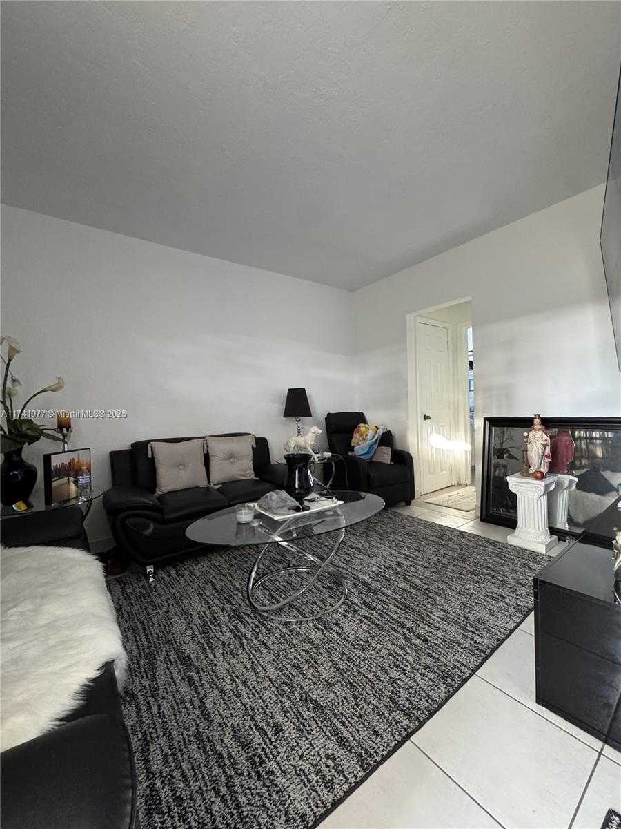 Small Image of 441 SOUTH WEST 10TH ST, Miami Number 5