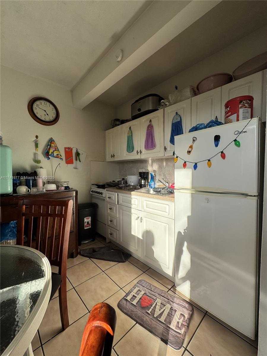 Small Image of 441 SOUTH WEST 10TH ST, Miami Number 9
