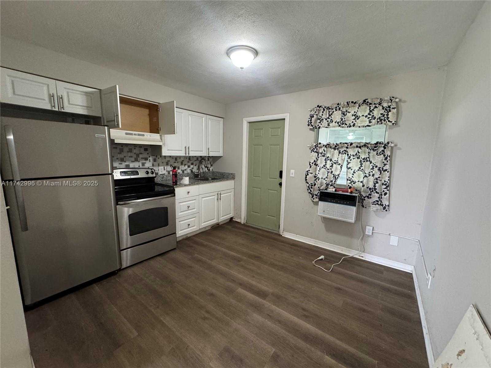 Small Image of 4960 VINCENNES STREET, Cape Coral Number 5