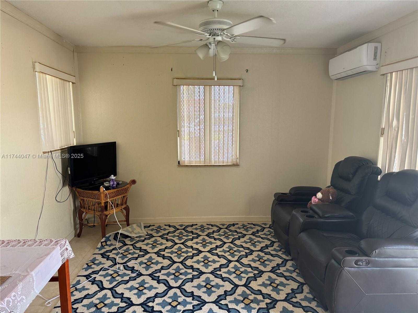 Small Image of 655 NORTH EAST 135TH ST, North Miami Number 2