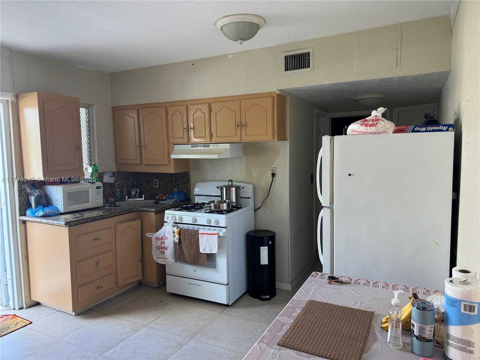 Small Image of 655 NORTH EAST 135TH ST, North Miami Number 4