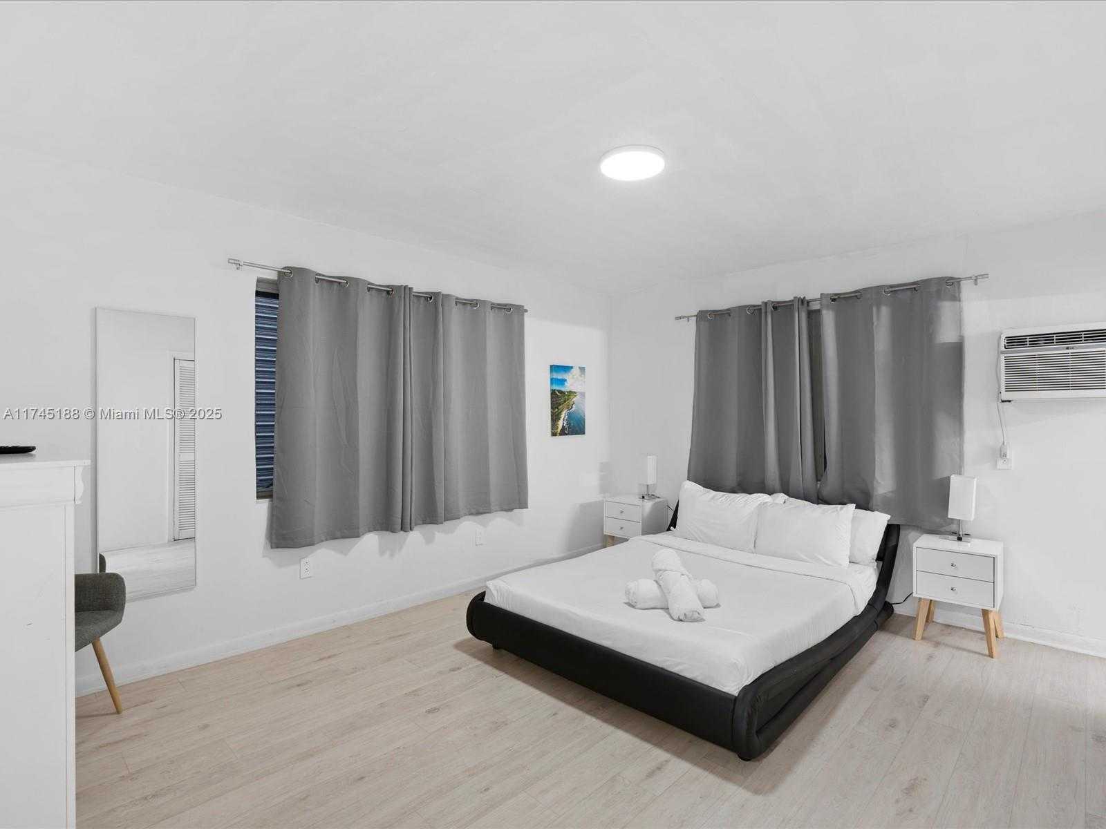 Small Image of 9950 EAST BAY HARBOR DR, Bay Harbor Islands Number 10