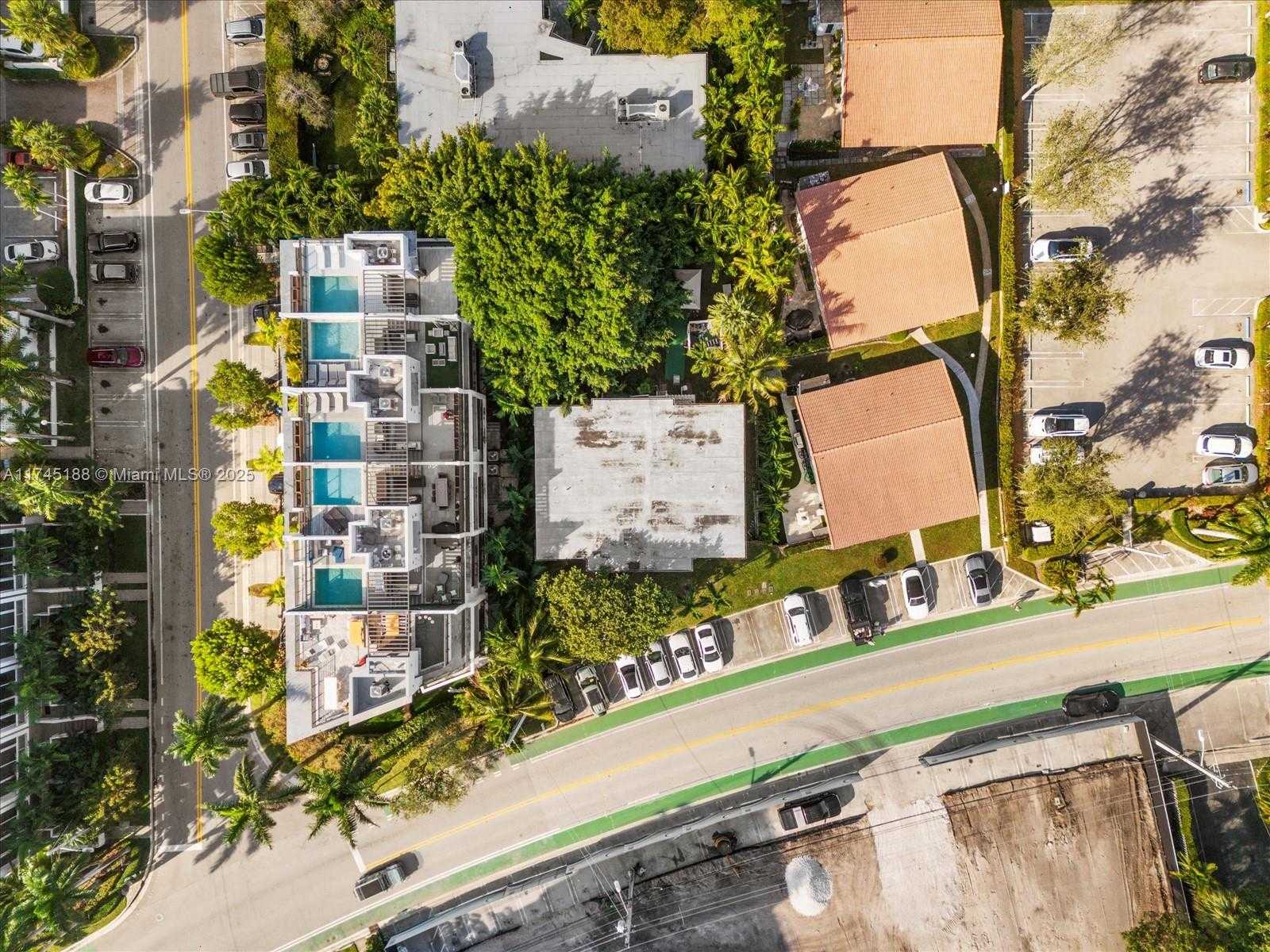 Small Image of 9950 EAST BAY HARBOR DR, Bay Harbor Islands Number 25