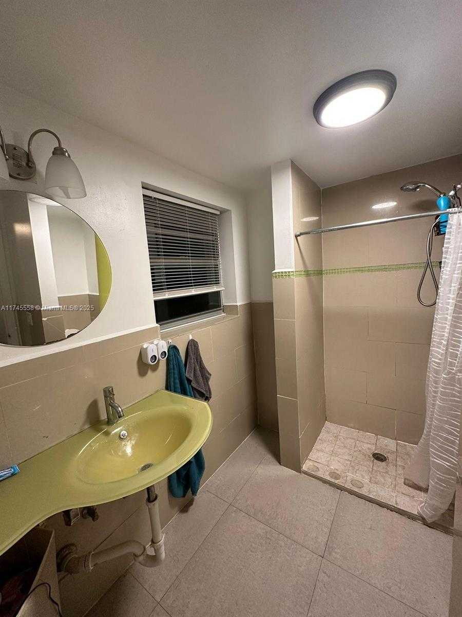 Small Image of 7025 RUE GRANVILLE, Miami Beach Number 14