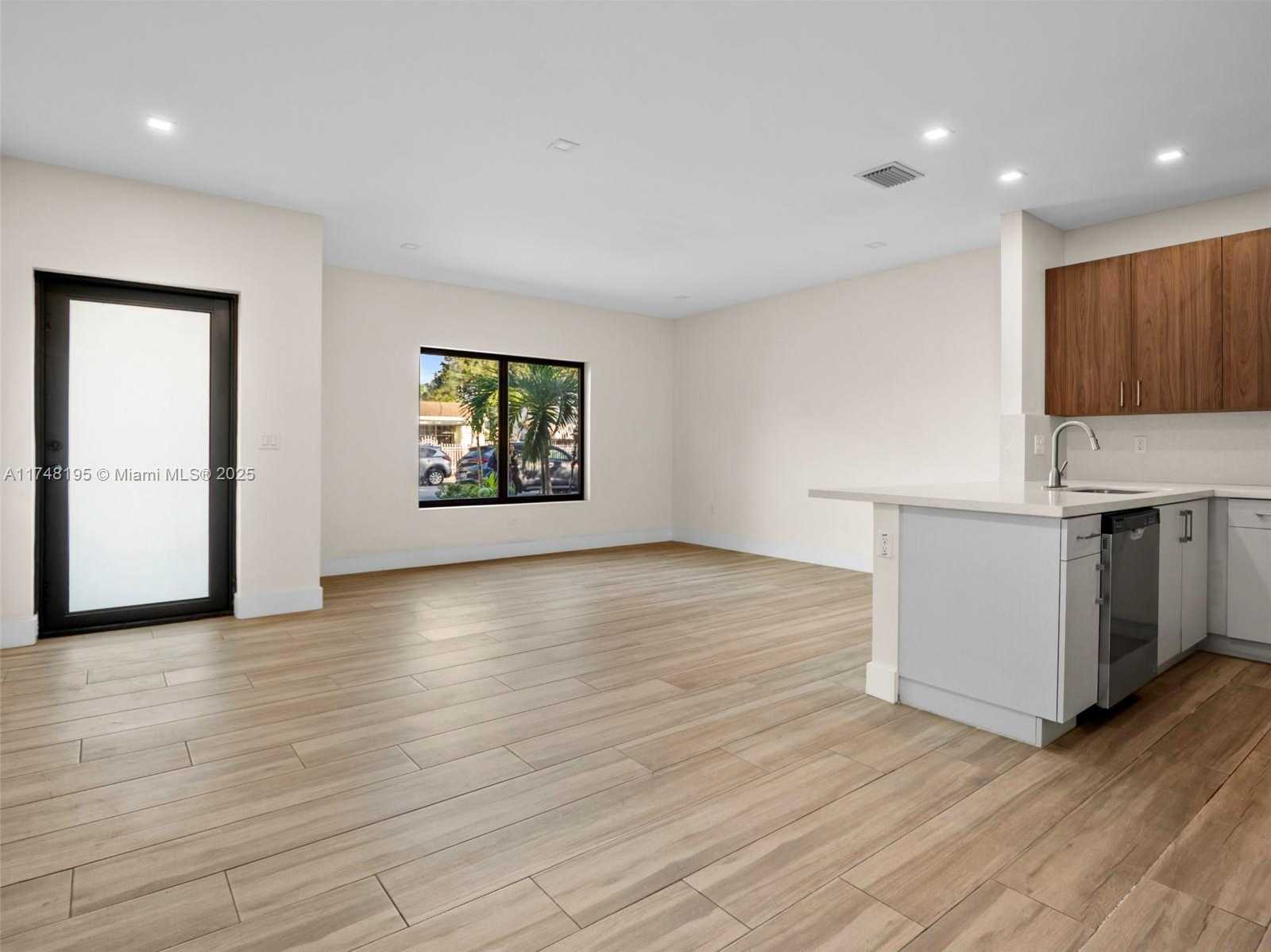 Small Image of 5428 NORTH WEST 3RD AVE, Miami Number 7
