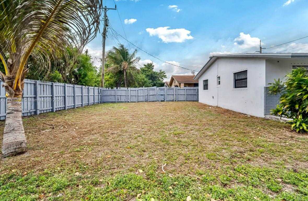 Small Image of 4030 SOUTH WEST 19TH ST #3, West Park Number 13