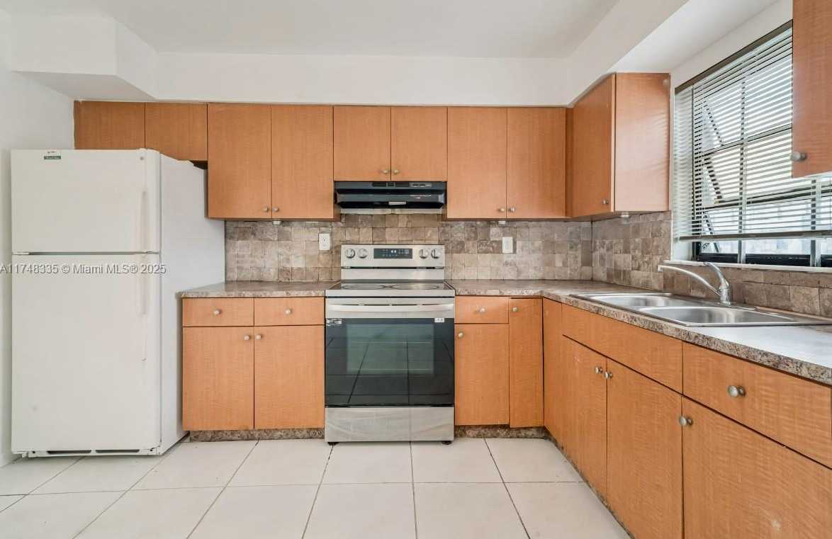 Small Image of 4030 SOUTH WEST 19TH ST #3, West Park Number 2