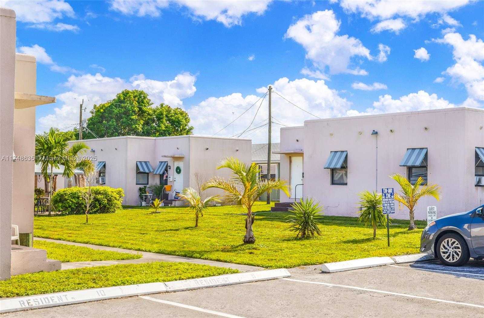Small Image of 2432 TAYLOR ST #10, Hollywood Number 2
