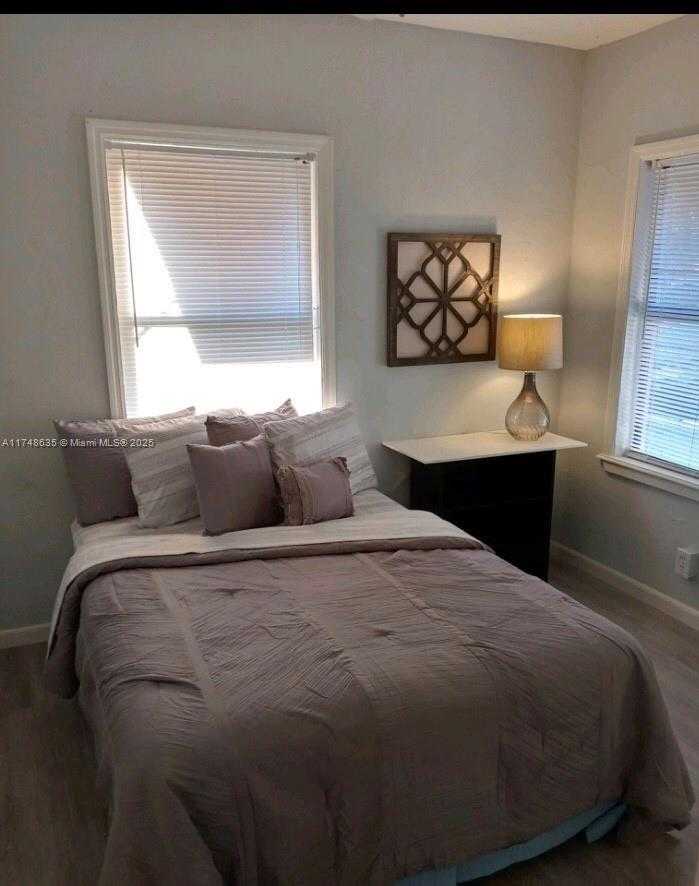 Small Image of 2432 TAYLOR ST #10, Hollywood Number 8