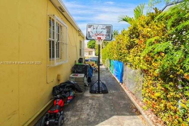 Small Image of 2655 SOUTH WEST 34TH CT, Miami Number 32