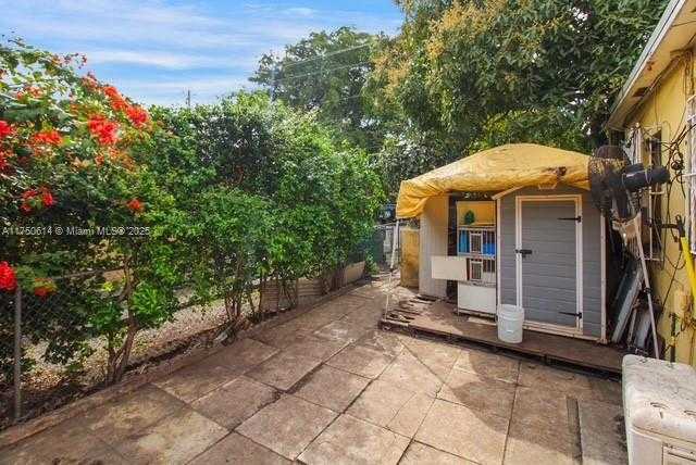 Small Image of 2655 SOUTH WEST 34TH CT, Miami Number 35
