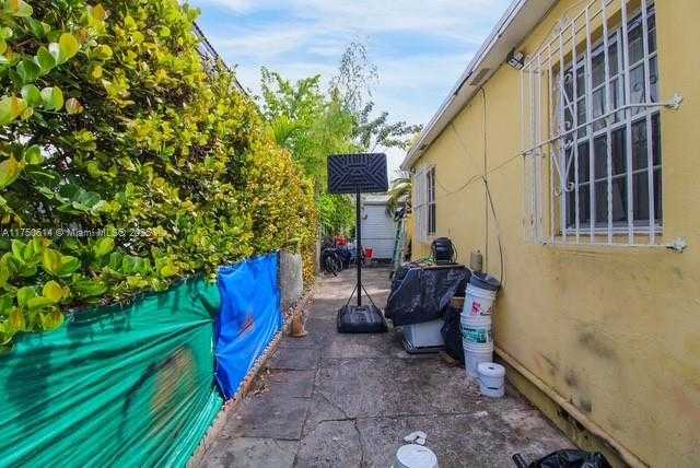 Small Image of 2655 SOUTH WEST 34TH CT, Miami Number 36