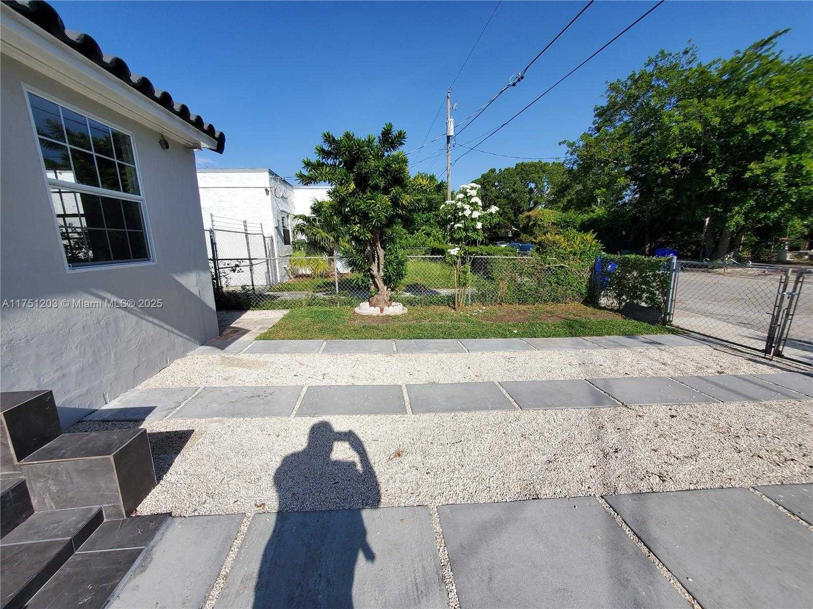 Small Image of 70 NORTH WEST 33RD ST #1, Miami Number 6