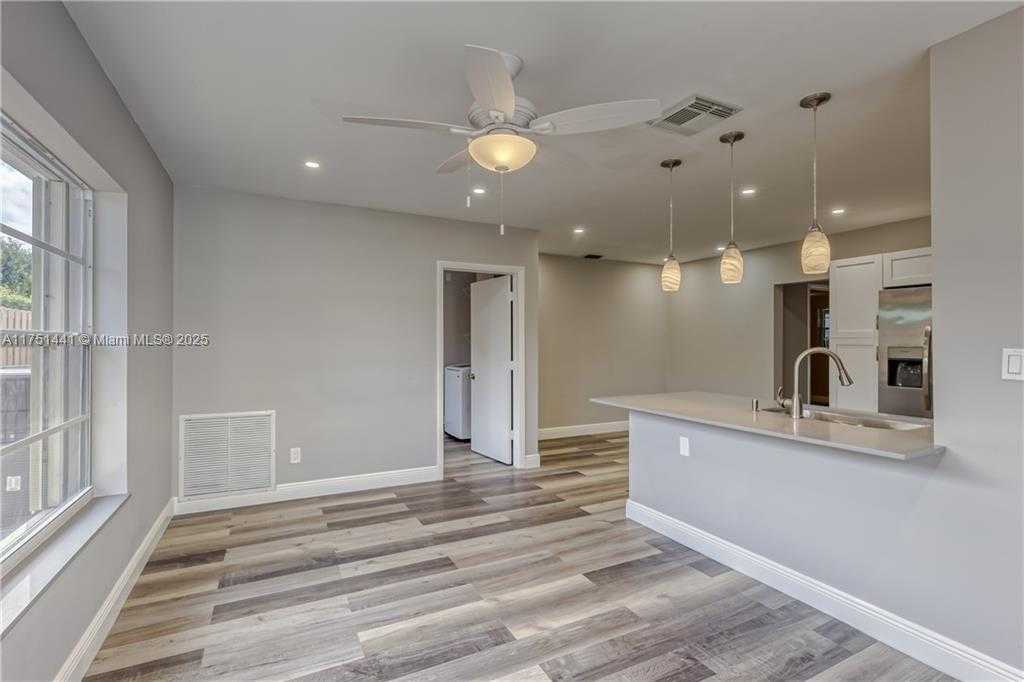 Small Image of 1717 NORTH EAST 25TH ST, Wilton Manors Number 11