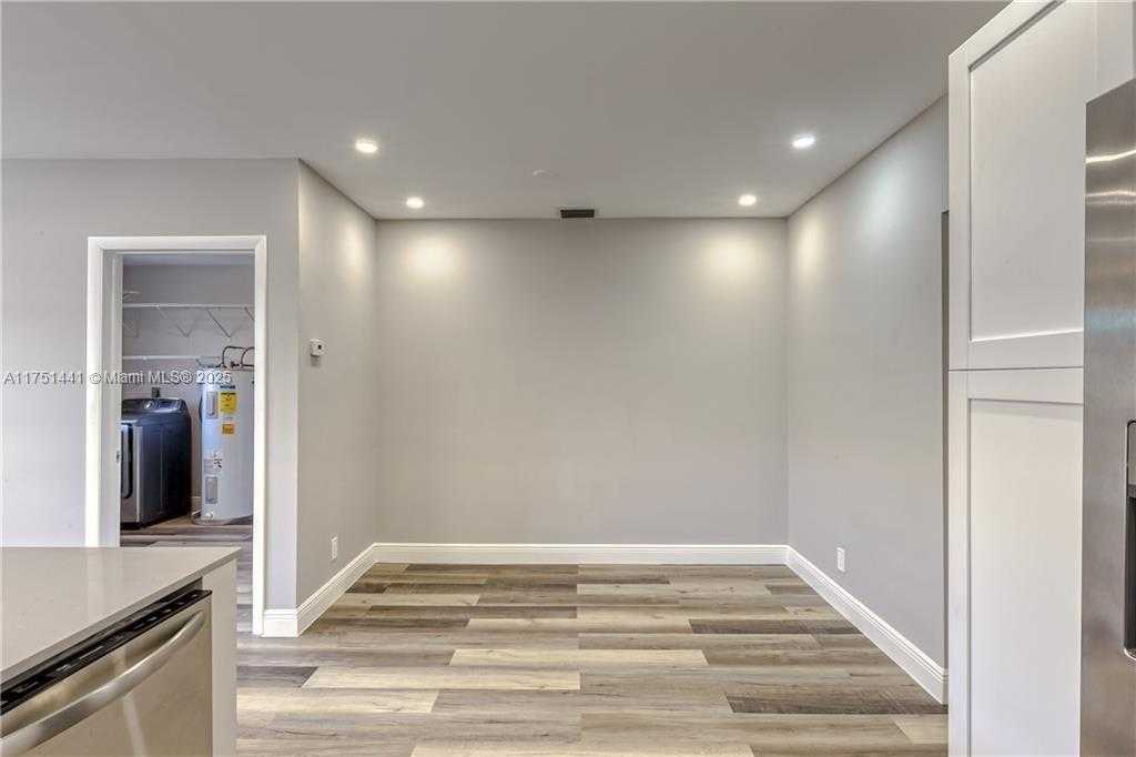 Small Image of 1717 NORTH EAST 25TH ST, Wilton Manors Number 14