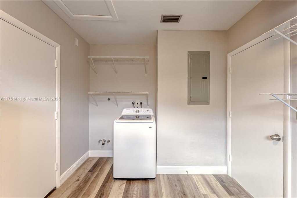 Small Image of 1717 NORTH EAST 25TH ST, Wilton Manors Number 17