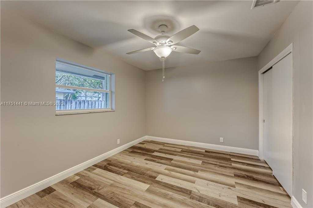 Small Image of 1717 NORTH EAST 25TH ST, Wilton Manors Number 21