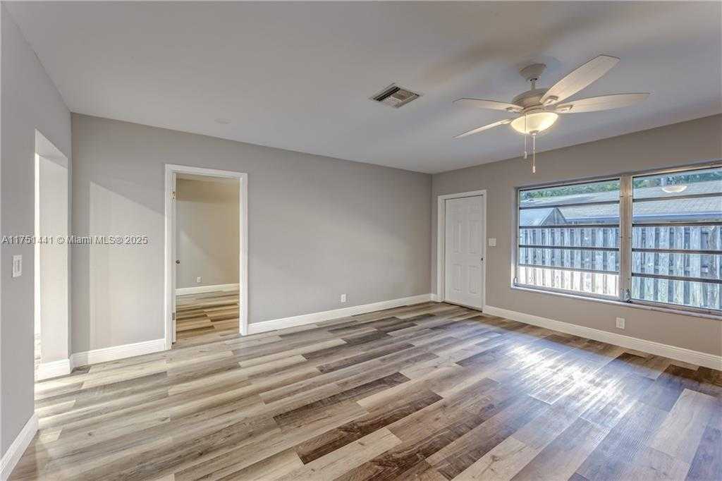 Small Image of 1717 NORTH EAST 25TH ST, Wilton Manors Number 5