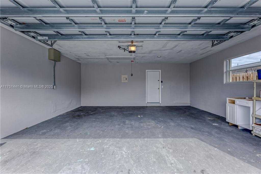 Small Image of 1717 NORTH EAST 25TH ST, Wilton Manors Number 6
