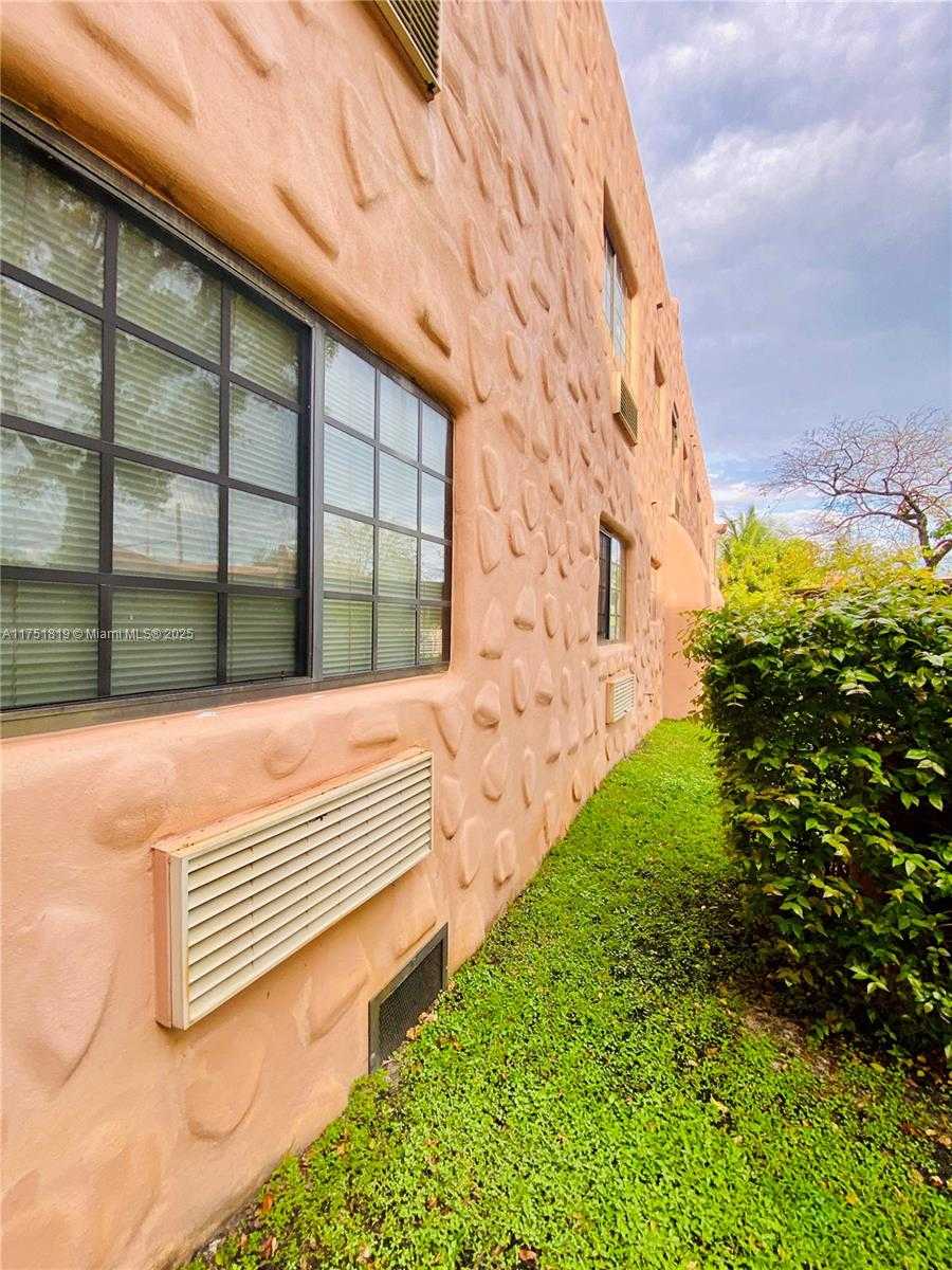 Small Image of 200 AZURE WAY #23, Miami Springs Number 11