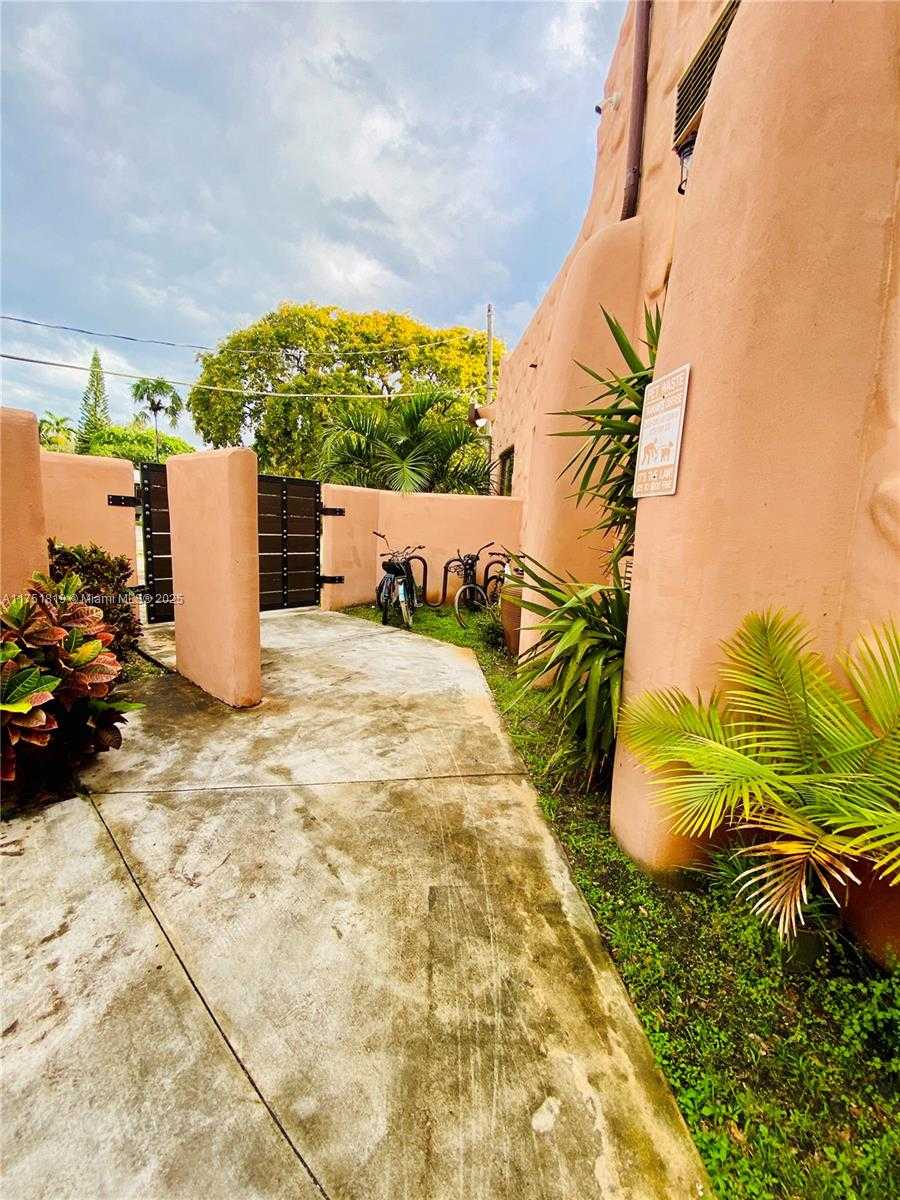 Small Image of 200 AZURE WAY #23, Miami Springs Number 12