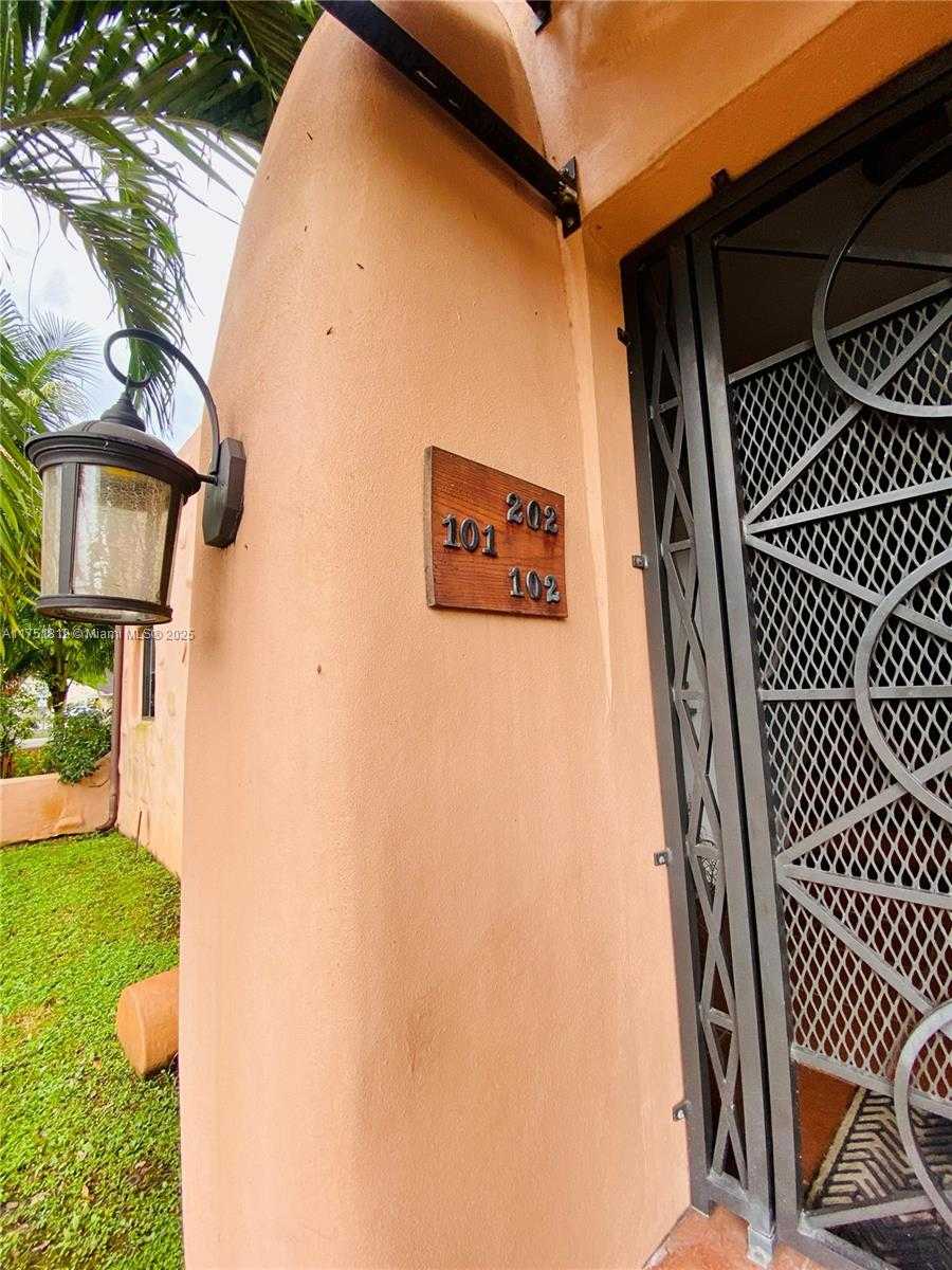Small Image of 200 AZURE WAY #23, Miami Springs Number 14
