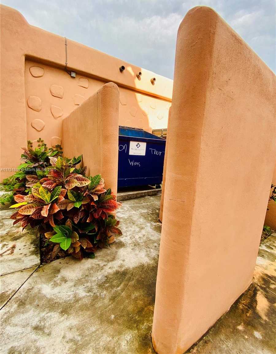 Small Image of 200 AZURE WAY #23, Miami Springs Number 15