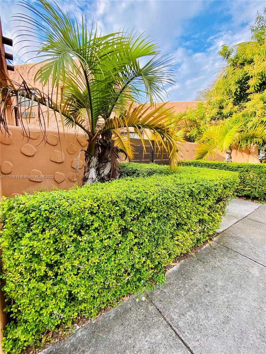 Small Image of 200 AZURE WAY #23, Miami Springs Number 17
