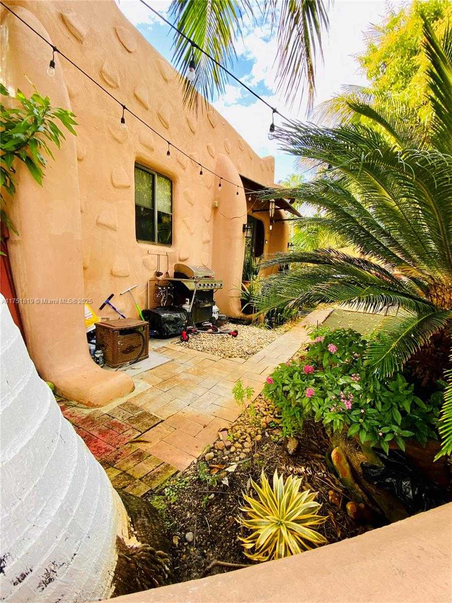 Small Image of 200 AZURE WAY #23, Miami Springs Number 20