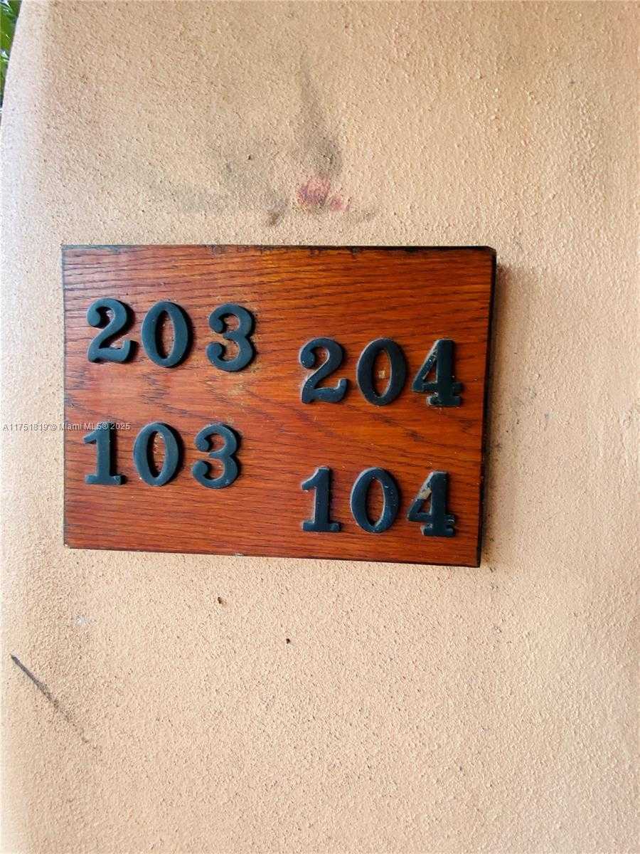 Small Image of 200 AZURE WAY #23, Miami Springs Number 25