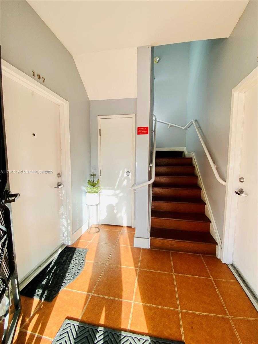 Small Image of 200 AZURE WAY #23, Miami Springs Number 26