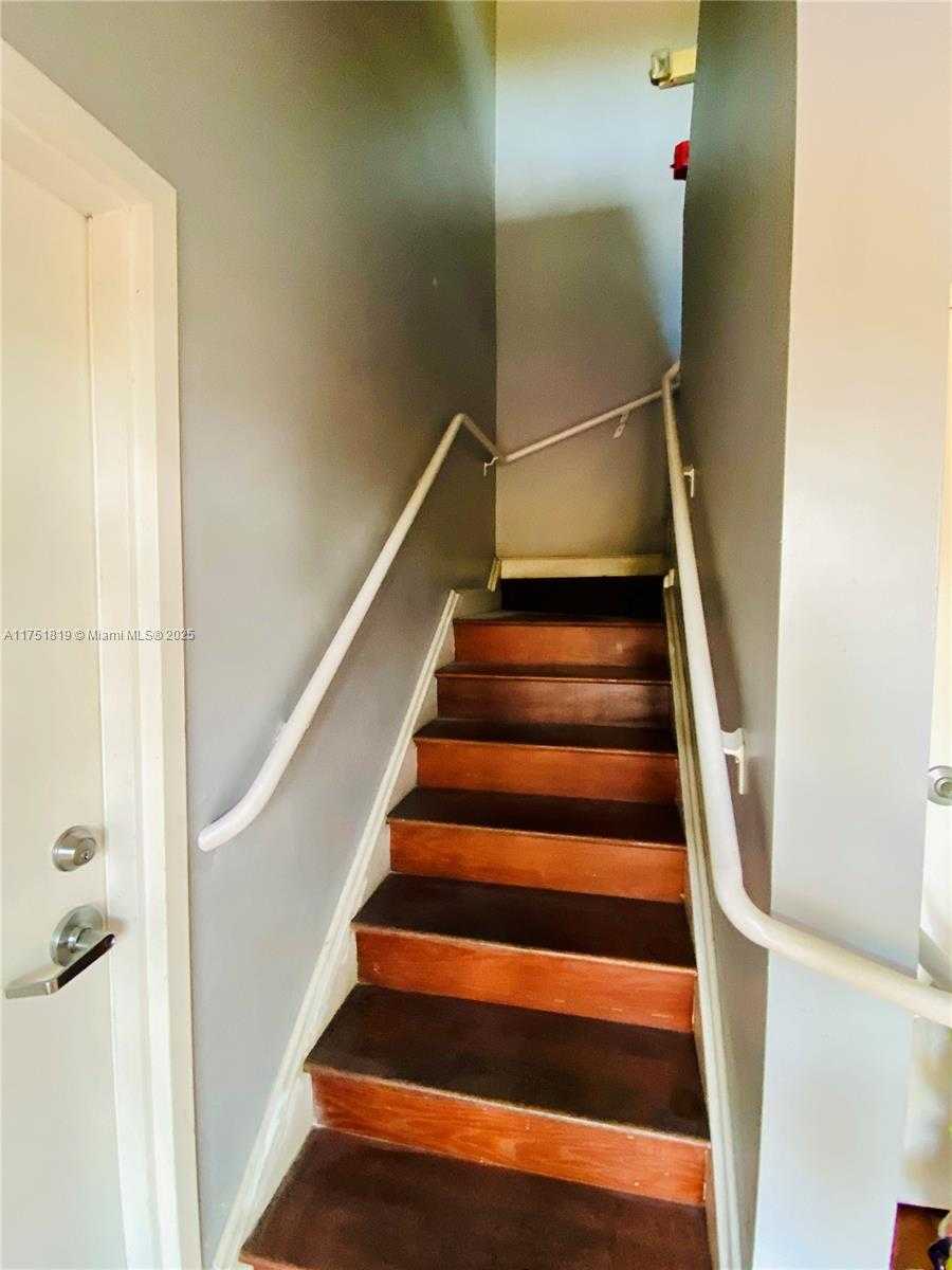 Small Image of 200 AZURE WAY #23, Miami Springs Number 27