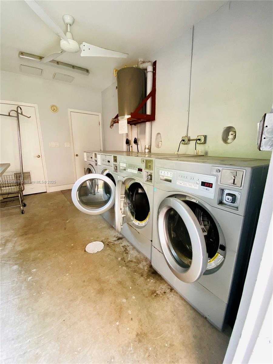 Small Image of 200 AZURE WAY #23, Miami Springs Number 31