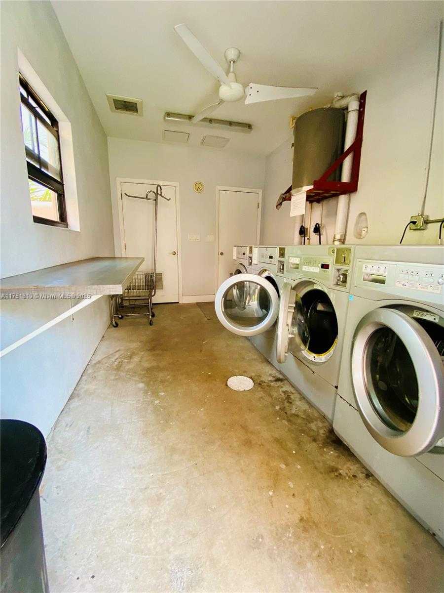 Small Image of 200 AZURE WAY #23, Miami Springs Number 32