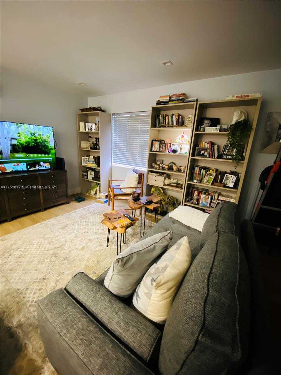 Small Image of 200 AZURE WAY #23, Miami Springs Number 35