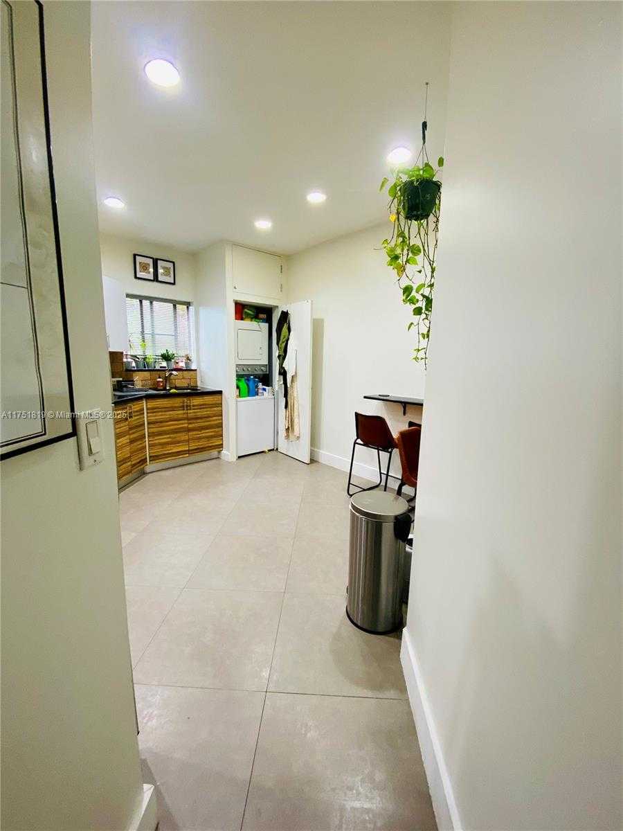 Small Image of 200 AZURE WAY #23, Miami Springs Number 38