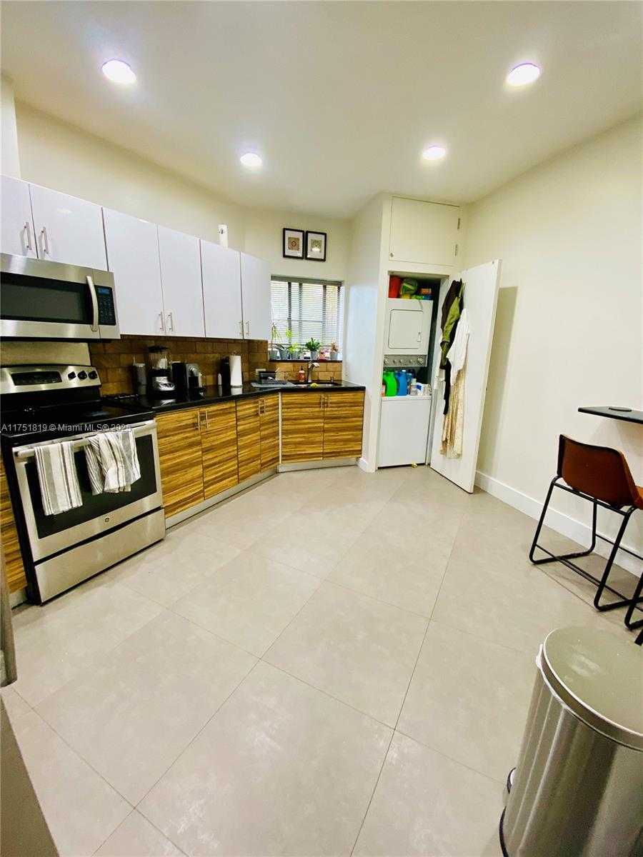 Small Image of 200 AZURE WAY #23, Miami Springs Number 39