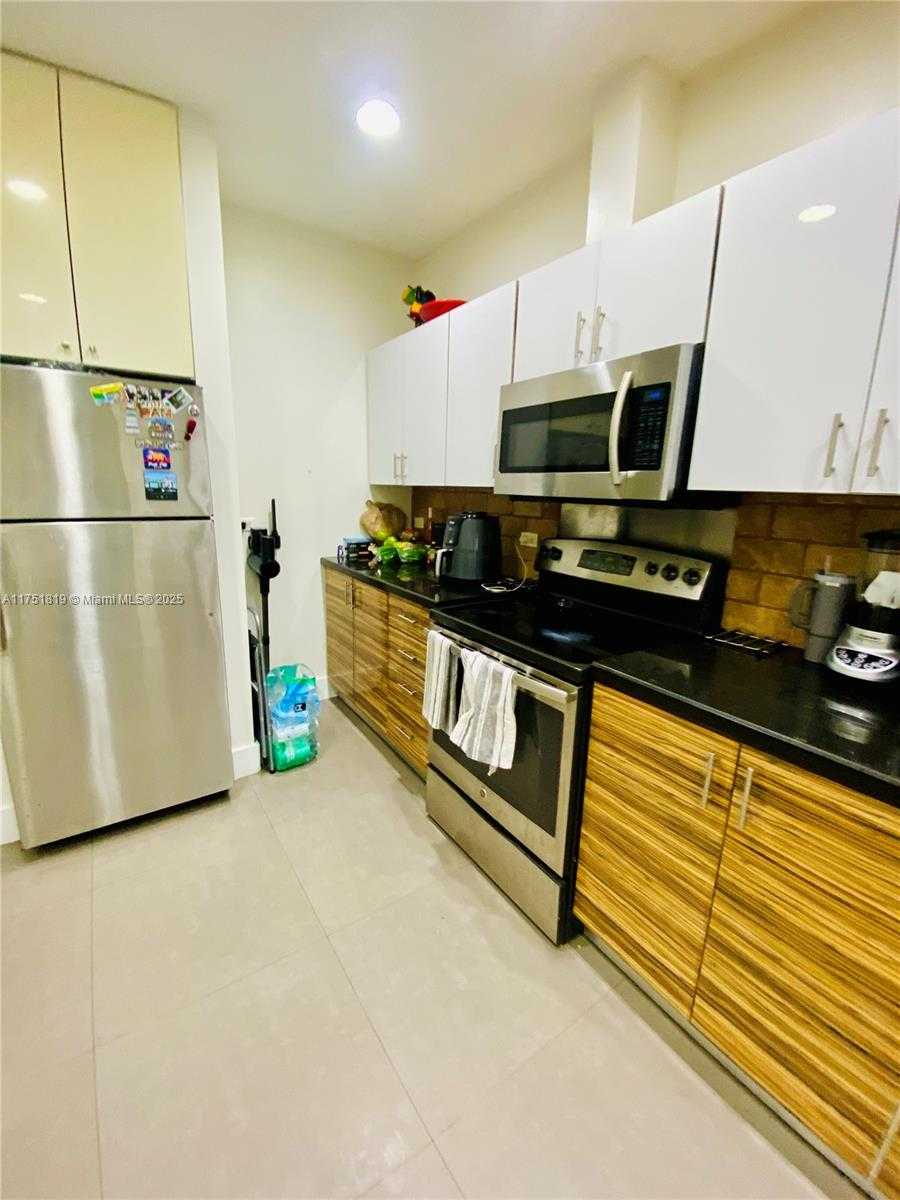 Small Image of 200 AZURE WAY #23, Miami Springs Number 40