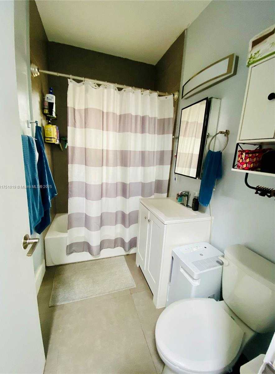 Small Image of 200 AZURE WAY #23, Miami Springs Number 42