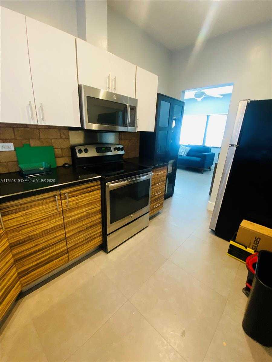 Small Image of 200 AZURE WAY #23, Miami Springs Number 46