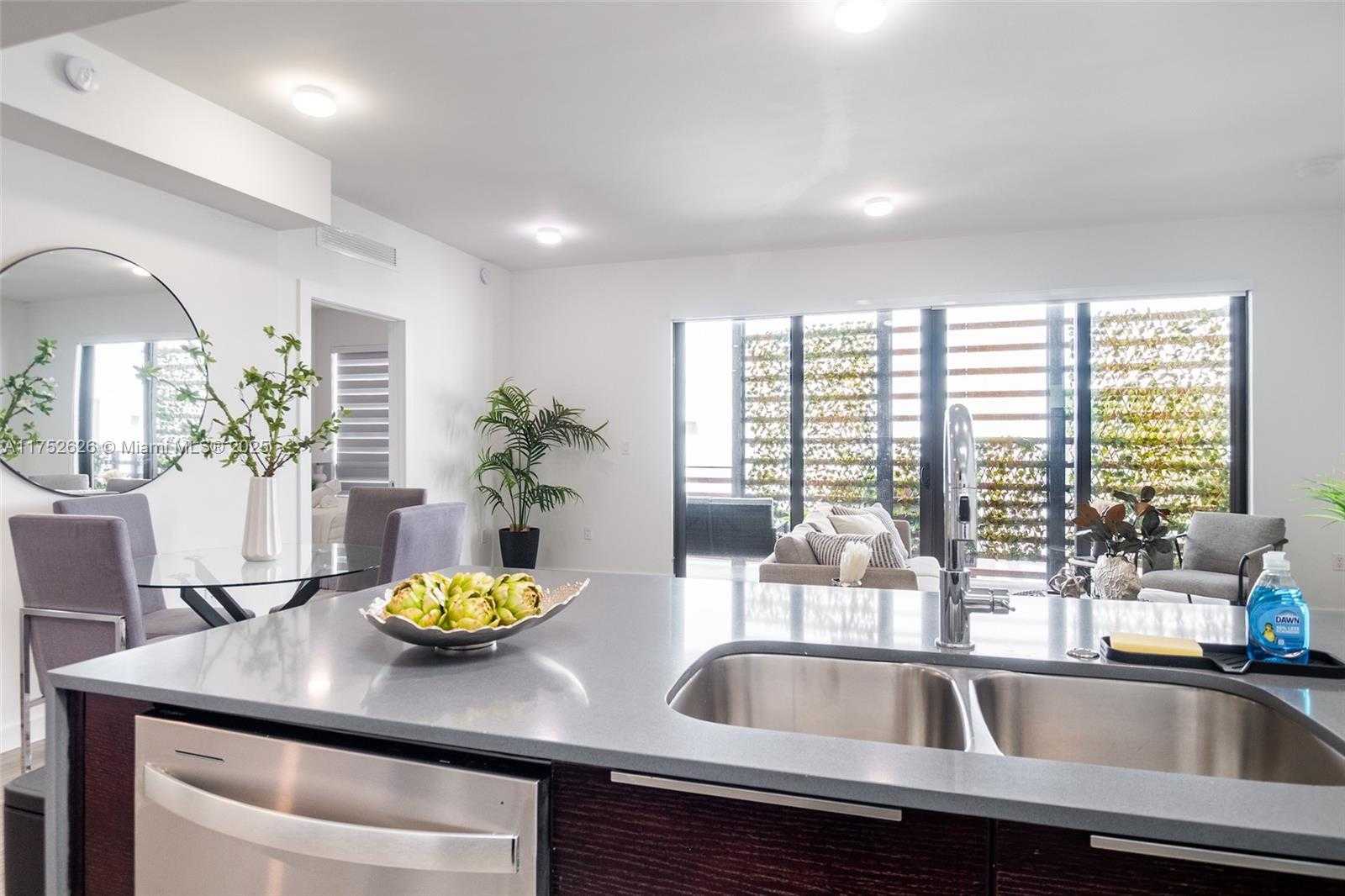 Small Image of 2955 BIRD AVE #6, Miami Number 10