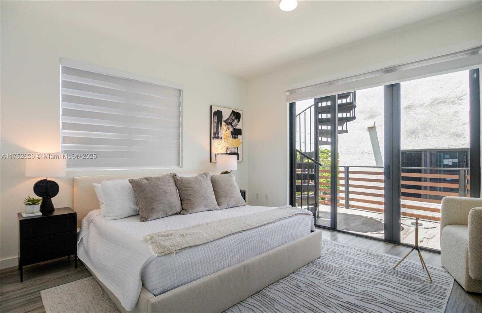 Small Image of 2955 BIRD AVE #6, Miami Number 12