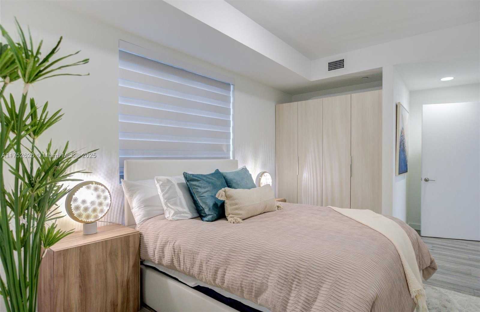 Small Image of 2955 BIRD AVE #6, Miami Number 14