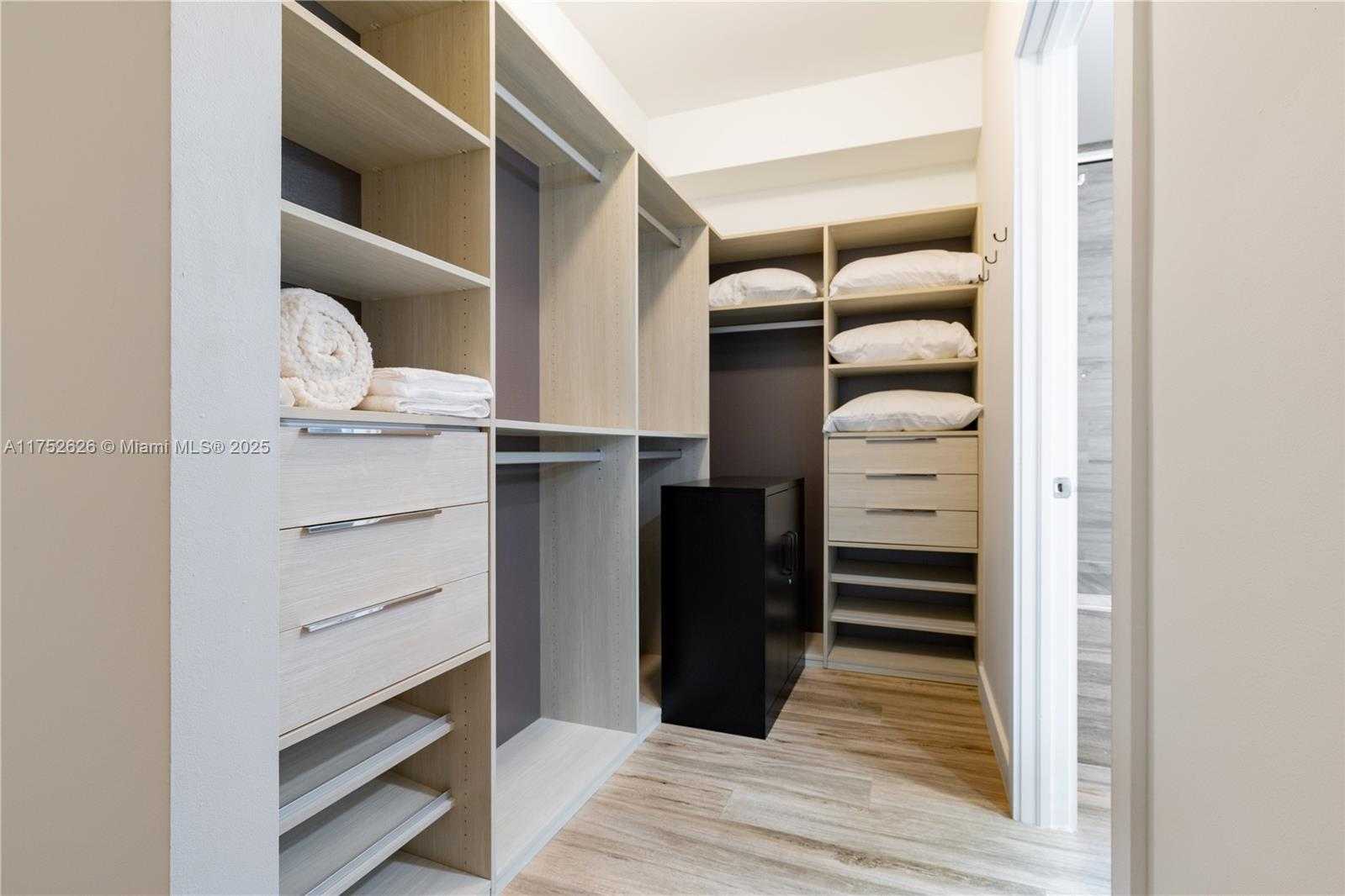 Small Image of 2955 BIRD AVE #6, Miami Number 25