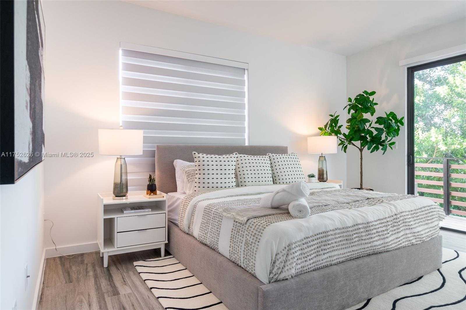 Small Image of 2955 BIRD AVE #6, Miami Number 5